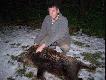 Dzik strzelony w nocy 09.01.08 niedaleko pola po kukurydzy. Przyszed� sam, ale w okolicy by�o wida� �wie�e �lady buchtowania sporej watahy. Jak wida� na fotce lekko �aciaty ; ) Waga ok 45 kg. Darz B�r