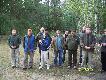 Mistrz Konkurencji 2008 r.
21.09.2008 r.- strzelnica w Mi�dzychodzie.Czternastu strzelc�w stan�o do rywalizacji o sze�� puchar�w w sze�ciu konkurencjach.Trapa najlepiej strzeli� Stanis�aw Biernat - 95 pkt.,skeeta Stanis�aw Biernat - 100 pkt.,ba�anta - Marcin Fiszer - 50 pkt.,zaj�ca  - Marcin Fiszer - 50 pkt.,rogacza i lisa - Krzysztof Morawiak - 100 pkt.,dzika Krzysztof Morawiak - 92 pkt.W klasyfikacji open zwyci�y�(em) ja,Tadeusz Kr�l 453 pkt.,przed Janem Jankowskim 447 pkt. oraz Marcinem Fiszerem 440 pkt.Z czterema konkurencjami (je�eli chodzi o wy�onienie zwyci�zc�w)nie by�o problem�w.O� zaj�ca wymaga�a dogrywki mi�dzy Marcinem Fiszerem oraz Janem Jankowskim.Pierwszego zaj�ca - obaj zaliczyli,drugiego obaj spud�owali,natomiast trzeciego trafi� tylko Marcin.Wi�cej emocji by�o na ba�ancie.Przyj�li�my,�e strzelamy tylko na �rodku,przybli�aj�c si� sukcesywnie do wie�y.Wystartowa�o siedem os�b.Pierwsze stanowisko (normalne �rodkowe stanowisko)zaliczyli wszyscy.Dziesi�� krok�w w kierunku wie�y,zaliczaj� wszyscy.Nast�pne pi�� krok�w,odpada jeden.Kolejne pi��,odpada jeden.Na nast�pnym stanowisku pad�o czterech.Trafia tylko Marcin Fiszer.Janek Jankowski w�o�y� nab�j nie do tej lufy do kt�rej powinien i us�yszeli�my tylko odg�os spuszczanej spr�yny.Stanowisko niezaliczone.Nale�y nadmieni�,�e �adowali�my tylko po jednym naboju.Marcin podszed� pod sam� wie�� i r�wnie� trafi�.Dla dowarto�ciowania siebie,Janek Jankowski pokaza� wszystkim,�e gdyby nie b��d za�adowania broni,strzela�by r�wnie� spod wie�y.Niestety,musia� uzna� wy�szo�� Marcina po raz wt�ry.Jednak w klasyfikacji og�lnej by� lepszy.Spotkanie zako�czyli�my przy ciep�ej,w�dzonej rybce.C�,wszystko co fajne r�wnie� kiedy� si� ko�czy.Dzisiaj nie by�o inaczej.Pozdr.DB