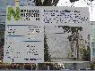 Natural History Museum of London Cz.1.
TO MO�NA PRZECZYTA� W ENCYKLOPEDII, RESZT� TRZEBA OBEJRZE� SAMEMU

Muzeum Historii Naturalnej (ang. Natural History Museum) w Londynie jest jednym z trzech wielkich muze�w znajduj�cych si� przy Exhibition Road w South Kensington (inne to Science Museum i Victoria and Albert Museum; g��wne wej�cie do MHN znajduje si� od strony Cromwell Road).

Prace nad budynkiem rozpocz�to w 1873 roku, a zako�czono je w 1880. Oficjalne otwarcie odby�o si� w 1881.

Kolekcja muzeum liczy ponad 70 milion�w eksponat�w, a ca�o�� dzieli si� na 5 g��wnych dzia��w: botanika, entomologia, mineralogia, paleontologia i zoologia. Du�� popularno�ci� cieszy si� symulowane trz�sienie ziemi, kt�rego mog� do�wiadczy� zwiedzaj�cy oraz galeria dinozaur�w, gdzie znajduje si� rycz�cy, ruchomy dinozaur-robot. W g��wnym holu znajduje si� s�ynny odlew szkieletu diplodoka.

W muzeum tym mo�na wielu eksponat�w dotkn��, spr�bowa�, wykona� r�ne symulacje i eksperymenty, a ca�o�� jest g��wnie przeznaczona dla m�odszych, cho� starsi te� mog� si� wiele nauczy�. Znajduje si� tam m.in. kolekcja ryb, p�az�w, gad�w, ptak�w i ssak�w w r�nych stadiach ewolucji.

Na samym szczycie galerii znajduje si� plaster wyci�ty z pnia sekwoi o �rednicy 6 metr�w.

Wst�p do muzeum jest bezp�atny, jednak niekt�re wystawy bywaj� biletowane. W �rodku znajduj� si� r�wnie� skrzynki na datki od turyst�w, kt�re r�wnie� s� �r�d�em finans�w potrzebnych na utrzymanie budynku i znajduj�cych si� w nim eksponat�w.

