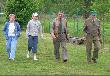 Przybywa s�dzia g��wny Joachim w asy�cie kole�anki �ony i wnuczki oraz s�dziego stanowiskowego z konkurencji "zaj�c"