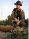 Rogacz strzelony 15.08.2009r. Wypatrzy go Maksym, ja si z kolei troszke za nim pouganiaem. Wiatr nie by najlepszy a ookoa kiepsko z kulochwytem. Dopiero za trzecim wyjciem wykorzystaem to, e lea i podszedem na odlego kilkudziesiciu metrw. Nastepnie z broni gotow do strzau na podprce czekaem godzin a si podniesie. Waga 18 kg. Waga trofeum jeszcze nie znana