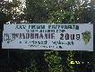 Winobranie 2009 r.
5.09.2009 r. - strzelnica w Zielonej G�rze.Od samego pocz�tku mi�e(niemi�e)zaskoczenie.Rozpocz�cie zawod�w z zegarmistrzowsk� punktualno�ci�.Prawd� m�wi�c nie bra�em tego pod uwag� i pozwoli�em sobie na ma�� czarn�(ze �mietank�)pod �wiebodzinem.A to,o ma�o co nie wyeliminowa�oby mnie ze wsp�lnego rozpocz�cia zawod�w.Ale jak wynika z fotoreporta�u by�o wszystko jak nale�y.S�dzia G��wny dzisiejszych zawod�w,kol.Zbigniew Zieli�ski wyznaczy� godzin� 8.00 na moment rozpocz�cia strzelania.Kr�tka,rzeczowa odprawa pozwoli�a temu sprosta�.Wszystko przebiega�o w atmosferze ostrej  rywalizacji,aczkolwiek symptomy kole�e�sko�ci by�y widoczne.Tajemnic� poliszynela by� nie wiadomo sk�d przeciek,�e nagrod� g��wn� jest sztucer.My�l�,�e informacja ta podnios�a troszeczk� poziom adrenaliny w niekt�rych organizmach.Niekt�rym grupom nie�le namiesza�y opady deszczu,niez�ym rozrabiak� by� r�wnie� wiatr,kt�ry sprawdza� umiej�tno�ci strzeleckie my�liwych,szczeg�lnie na kr�gu i na trapie.Tylko dwie czyste serie na kr�gu,a zero na trapie �wiadcz� o tym,�e nie by�o zbyt �atwo,chocia� strzelnica w Zielonej G�rze jest postrzegana jako bardzo przyjazny obiekt dla strzelaj�cych.Mimo niezbyt sprzyjaj�cych  warunk�w atmosferycznych,niekt�rzy strzelaj�cy osi�gn�li ca�kiem przyzwoity poziom.Do ko�ca nie by�o wiadomo,kto zdob�dzie pierwsze miejsce i zarazem Puchar Prezydenta Zielonej G�ry.By�o ju� dw�ch koleg�w,kt�rzy zdobyli po 477 pkt,natomiast trzeci,Marcin Fiszer m�g� Ich pogodzi�,strzelaj�c na DZIKU minimum 91 pkt.Niestety.W dniu dzisiejszym musia� zadowoli� si� 80 pkt.,co da�o Mu czwarte miejsce-467pkt.Nie poradzi� Marcin Fiszer(m�g� by� zwyci�zc�),musia� poradzi� sobie z nimi bara�,na KR�GU.G��wnymi gladiatorami strzelectwa my�liwskiego na tegorocznym Winobraniu byli - Juliusz Bialic z Gorzowa Wlkp oraz Piotr Krasicki z Zielonej G�ry.Obaj posiadali na swoim koncie po 477 pkt.Zwyci�zc� m�g� by� tylko jeden.Rozgrywki tej prosz� nie kojarzy� z derbami lubuskimi na torze �u�lowym,ale niestety efekt by� taki sam.Zwyci�y� kol.Piotr Krasicki.GRATULACJE.Trzeci� lokat� zaj�� Przemys�aw Buda s.Marka,r�wnie� reprezentuj�cy  Zielon� G�r� - 472 pkt.Lokaty pozosta�ych uczestnik�w na fotkach,stronie www.pzlow.pl,a niebawem na www.lowiecki.pl.
Przy okazji takich spotka� stoiska swoje wystawiaj� hurtownie i sklepy z bran�y.Dzisiaj r�wnie� nie zabrak�o zainteresowanych.Stoisko swoje zaprezentowa� salon my�liwski z Zielonej G�ry Z�OTY R�G oraz sklep oferuj�cy lustra,przyozdobione grawerunkiem o tematyce �owieckiej.Zawody strzeleckie nie tylko strzelaniem "stoj�",w zwi�zku z tym pami�ta� trzeba by�o r�wnie� o naszych przepastnych brzuchach,kt�re by�y bardzo rade,kiedy ich soki trawienne mog�y dobra� si� do ty�ka ca�kiem smacznym potrawom serwowanym na strzelnicy.Wyb�r by�,skarg nie by�o.Wiadomo nie od dzi�,�e zawody strzeleckie jako takie,sk�adaj� si� ze strzelnicy,organizator�w,zawodnik�w,sponsor�w,s�dzi�w,punktu gastronomicznego,sanitariat�w,punktu lekarskiego,zespo�u tr�baczy,ale jak�e wa�nym ogniwem w tym ca�ym �a�cuchu jest sekretariat zawod�w,wiemy doskonale.Paniom z ZO PZ� w Zielonej G�rze serdeczne podzi�kowania za ogrom pracy w�o�onej w obs�ug� tegorocznego WINOBRANIA.Nie wolno zapomina� r�wnie� o pracy koleg�w z komisji s�dziowskich,kt�rzy nie pomagali specjalnie zawodnikom(no bo i jak?),ale te� i nie przeszkadzali.
Po podliczeniu wszystkich wynik�w mo�na by�o przyst�pi� do oficjalnego zako�czenia zawod�w winobraniowych.Potwierdzi�a si� informacja o nagrodzie za pierwsze miejsce i sztucer pow�drowa� do r�k kol.Piotra Krasickiego.Laureaci tegorocznego WINOBRANIA otrzymali puchary,dyplomy oraz nagrody rzeczowe,ponadto puchary otrzymali r�wnie� najlepszy powszechniak Gawe� Patrycjusz z Przemy�la - 449 pkt.,najlepiej strzelaj�cy �rutem,Marcin Fiszer z Poznania - 290 pkt. oraz najlepiej strzelaj�cy kul� Piotr Krasicki z Zielonej G�ry - 192 pkt.Ponadto nagrody otrzymali zawodnicy,kt�rzy zaj�li lokaty  do 15 miejsca.Firma prezentuj�ca szk�o lustrzane uhonorowa�a pi�knym lustrem najlepiej strzelaj�cego zielonog�rzanina.Kto zabra� lustro do domu?Oczywi�cie Piotr Krasicki.GRATULACJE.
Przebieg zawod�w pod ka�dym wzgl�dem bez zarzut�w.Jedynym mankamentem tego spotkania byli sami zawodnicy,ale tylko ci,kt�rzy nie potrafili doczeka� do ko�ca spotkania,�eby by� t�em dla zwyci�zc�w.Koledzy,fajnie jest wygrywa�,ale  przegra� i umie� pogratulowa� zwyci�zcom to jest dopiero sztuka.
Na zako�czenie sygna� my�liwski DARZ B�R i wszyscy do swoich dom�w.Byle bezpiecznie.Mo�e teraz obejrzymy kilka fotek i przypomnimy sobie jak to na WINOBRANIU 2009 r.by�o?Zapraszam serdecznie.Pozdr.DB