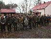 Polowanie zbiorowe K� DROP
Dnia 21.11.2009 w Kole �owieckim Drop w Poznaniu na terenie Nadle�nictwa Grodzisk Wlkp odby�o si� drugie w tym sezonie polowanie zbiorowe. Pogoda by�a wy�mienita, atmosfera jeszcze lepsza a w dodatku �w. Hubert r�wnie� by� dla nas bardzo �askawy. Na brak zwierza nie mo�na by�o narzekac, ale z celno�ci� to ju� r�nie bywa�o. Na pokocie znalaz�o si� pi�c dzik�w i dwa lisy. Kr�lem dzisiejszego polowania, strzelaj�c wycinka i liska zosta� Kolega Karol z zaprzyja�nionego Ko�a �owieckiego Diana we Wolsztynie, Vice Kr�lami natomiast Nestor naszego Ko�a Kolega Adam oraz forumowy Pawe�R, kt�rzy to pozyskali po jednym dziku. Strzelcami, kt�rych nasz Patron obdarzy� kolejnymi dzikami to Kolega Zygmunt i Kolega Jacek - m�j Tata. Jednego liska pozyska� r�wnie� jeden z prowadz�cych dzisiejsze polowanie Forumowy Andzrej. Darz b�r!!