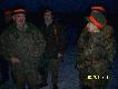 Polowanie w K� WILK - stycze� 2010 r.
Na takie polowania wielu z nas czeka niecierpliwie.Zimowy,mro�ny poranek,niewielka warstwa �niegu(ale zawsze),znajome,u�miechni�te twarze koleg�w - my�liwych.To wszystko bardzo pozytywnie nastraja,do fajnego sp�dzenia dnia w kniei.Na porannej zbi�rce stan�o 28 my�liwych,kt�rych ciep�ymi s�owami przywita� Prezes Leszek Wawrzyniak.Sprawami organizacyjnymi dotycz�cymi dzisiejszego polowania zaj�� si� prowadz�cy dzisiejsze polowanie kol.Zbyszek Dera.Kr�tkie przypomnienie zasad bezpiecze�stwa na polowaniu,rozlosowanie kartek stanowiskowych i "jazda" do �owiska.Do ka�dej kartki by�y przypisane dwie osoby.Wyj�tek stanowi�a kartka mojej pary,kt�r� dzieli�em z kol.Prezesem.Poniewa� w polowaniu bra�a udzia� sta�ystka,kol.Ania,polecono J� naszej opiece.Przydzia� jakby z urz�du.Ale by�o bardzo sympatycznie.Wiadomo,sta�y�ci wiedz� powinni czerpa�(i to pe�nymi gar�ciami)od najlepszych.Sprawnie prowadzone polowanie,przy niez�ym stanie zwierzyny pozwoli�o na koniec dnia u�o�y� ca�kiem spory pokot.Trzy �anie,cztery dziki oraz jedna koza.Kr�lem polowania zosta� kol.Eugeniusz Grze�kowiak - �ania ,wice kr�lestwo dla  kol.kol.Marka  Tracza - dwa dziki - oraz Jana Malinowskiego - dzik.Niez�y wycinek.A potem ju� tylko kie�baska upieczona na ognisku,bu�eczka z miejscowej piekarni,ciep�a herbatka,siusiu i spa�.Pozdr.DB