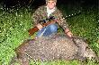 Czerwcowy dziczek
Strzelony w praw� �wiec�.Amunicja 222 rem , w�asna elaboracja.Dzik wa�y� ok 35 kg,wielko�� na zdj�ciu to odpowiednie u�o�enie aparatu fotograficznego.Od tabakiery po chwost by� mniejszy ni� d�ugo�� sztucera widocznego na zdj�ciu.