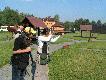 ...jeszcze bardziej na budk�...podpowiada Janusz