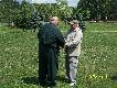 Ostatnia flaszka z nalewk� trafi�a do r�k Romana Jurasza.