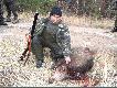 Krzysztof Poliski ze strzelonym dzikiem