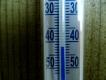 Wg komunikatu meteo w dolinie, 200 metr�w ni�ej, by�o -39,5'C. Licz�c spadek temperatury o 0,6'C na ka�de 100 metr�w wychodzi, �e m�j termometr zani�a o ca�y stopie�.. Nie ma to-tamto, czas na zasiadk�: kuna czeka!!