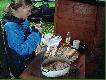 mniam mniam
Wybra�em si� z rodzin� na weekend do mojego domku w lesie. �onka upiek�a �eberka z dzika na �wie�ym powietrzu smakowa�y wy�mienicie. Zapach rozni�s� si� po lesie. Dzik zosta� strzelony trzy dni wcze�niej podczas porannego pogchodu dwie minuty drogi od mojej bazy.