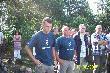 Wykapany ojciec.Podobiestwo , to moe jest , ale w strzelaniu to mody jest chyba ciut , ciut lepszy.